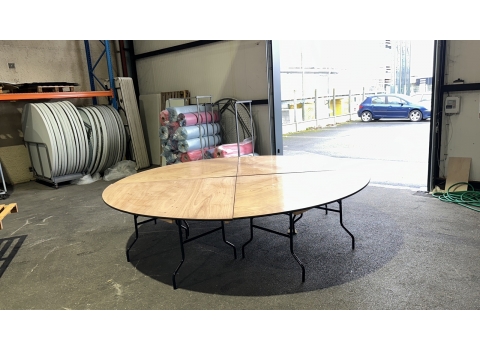 Table ronde en bois diamètre 2,44 mètres (14 invités)